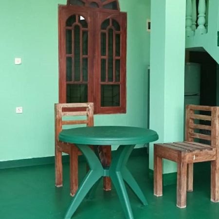Lagoon Inn 함반토타 외부 사진
