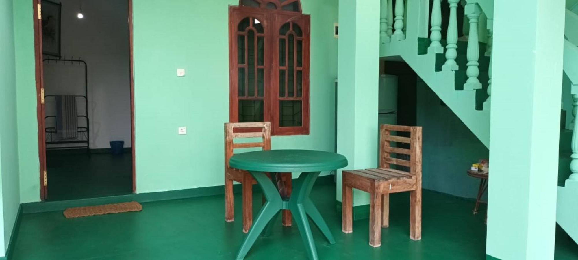 Lagoon Inn 함반토타 외부 사진