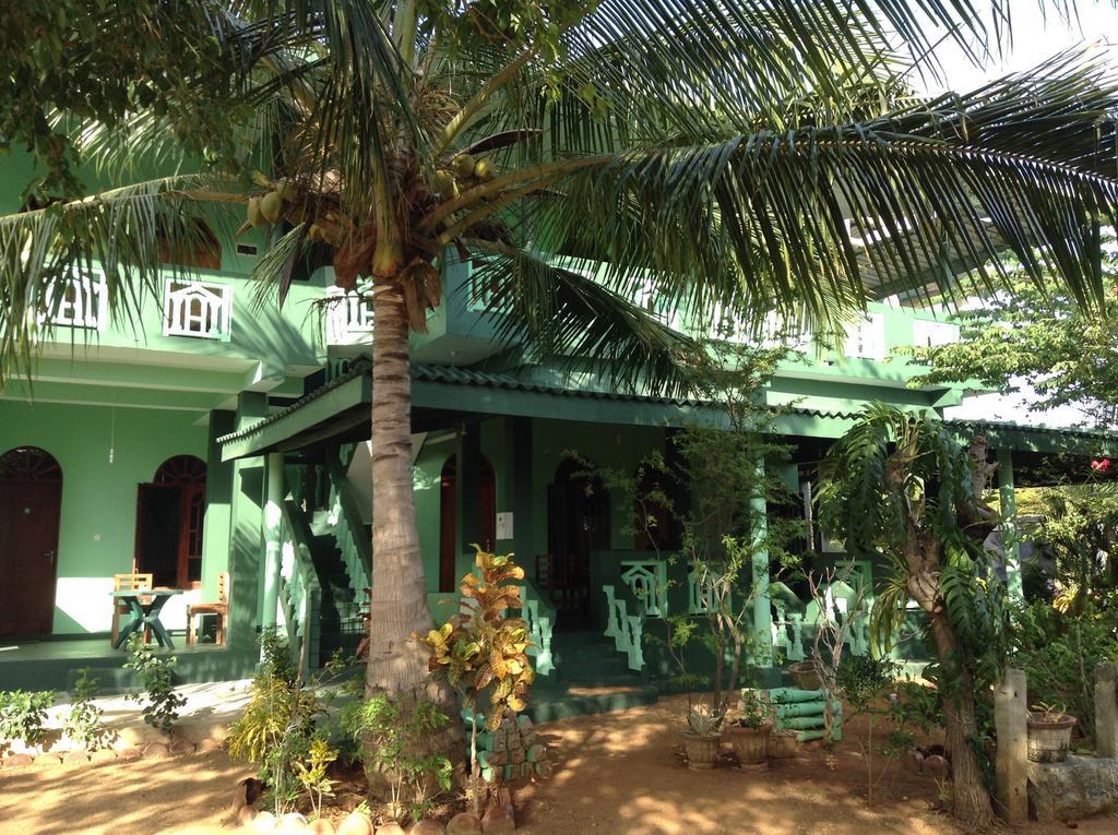 Lagoon Inn 함반토타 외부 사진