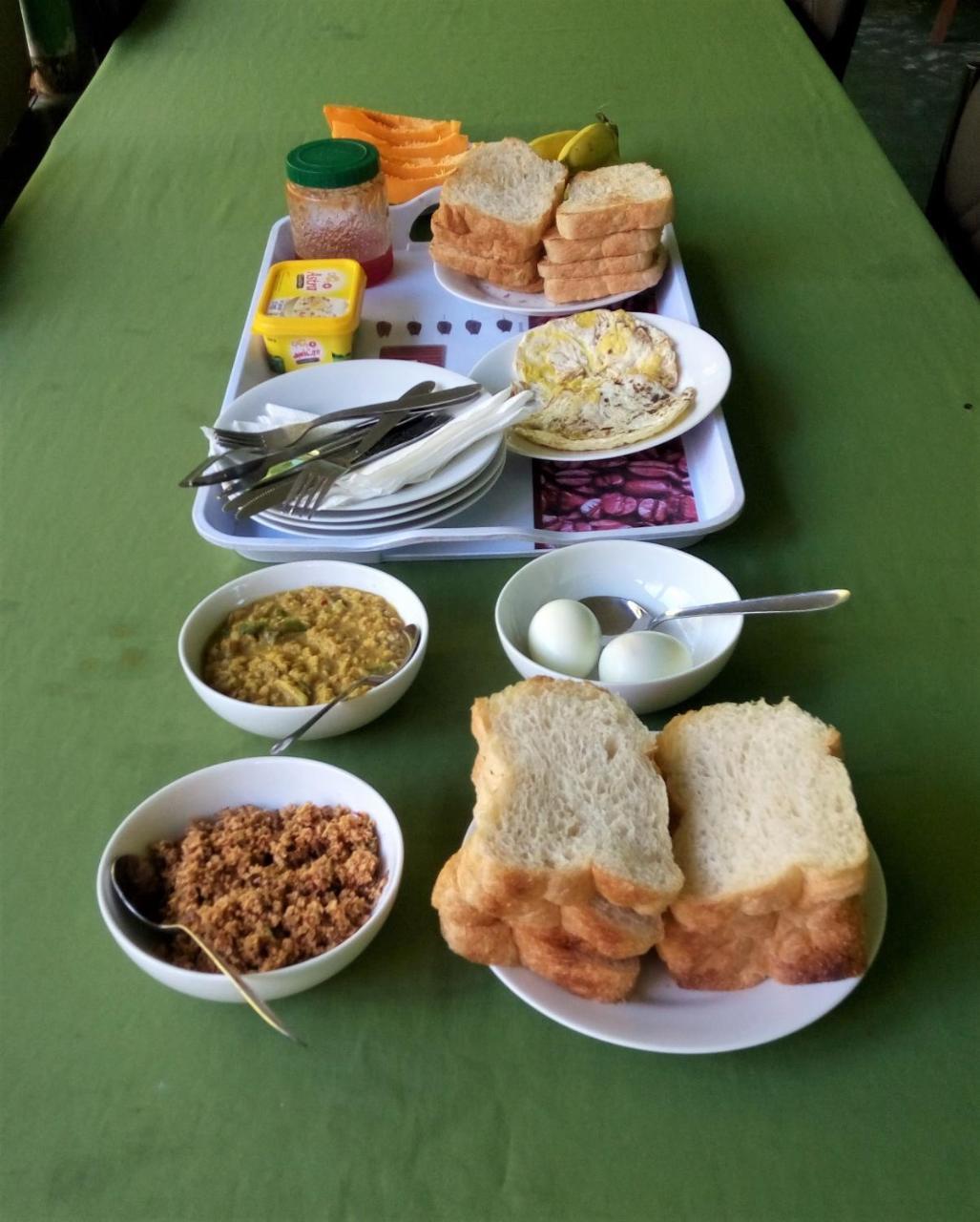 Lagoon Inn 함반토타 외부 사진